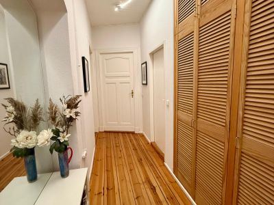 Ruhige, schöne Altbau-Wohnung (2 Zimmer) in Berlin-Tempelhof für 5 Monate (ab 1.11.2025) zu vermieten