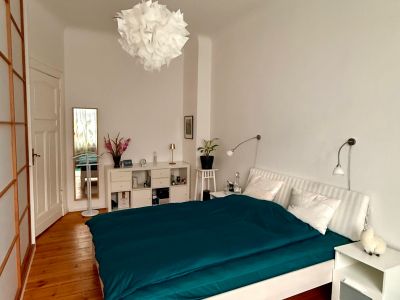Ruhige, schöne Altbau-Wohnung (2 Zimmer) in Berlin-Tempelhof für 5 Monate (ab 1.11.2025) zu vermieten