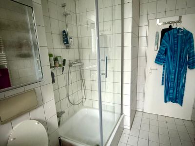 Ruhige, schöne Altbau-Wohnung (2 Zimmer) in Berlin-Tempelhof für 5 Monate (ab 1.11.2025) zu vermieten