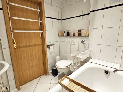 Möbliert & umfangreich ausgestattet, 3-Zimmer, 12m² Balkon, inkl. aller Kosten, Home Gym, 75" TV
