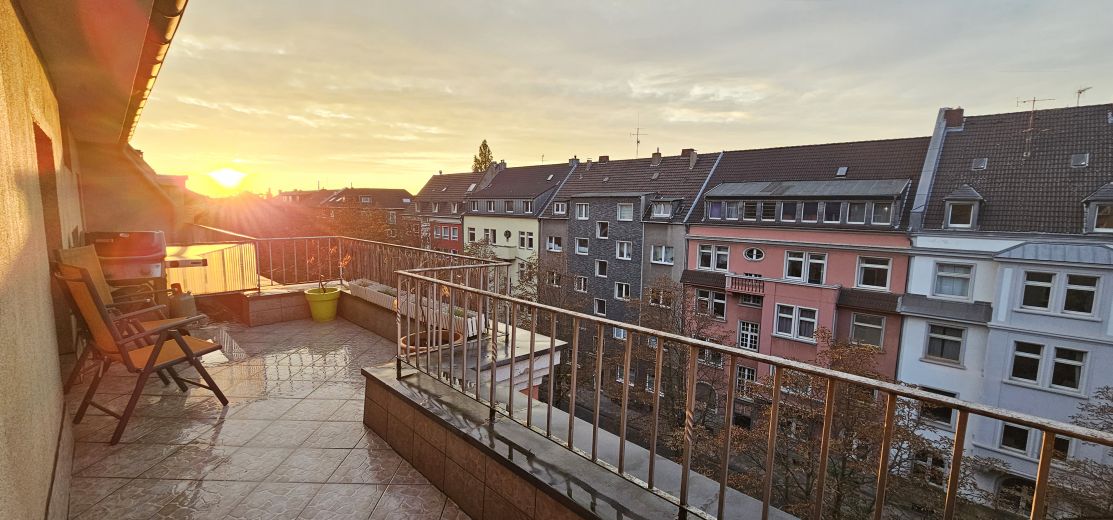 Möbliert & umfangreich ausgestattet, 3-Zimmer, 12m² Balkon, inkl. aller Kosten, Home Gym, 75" TV