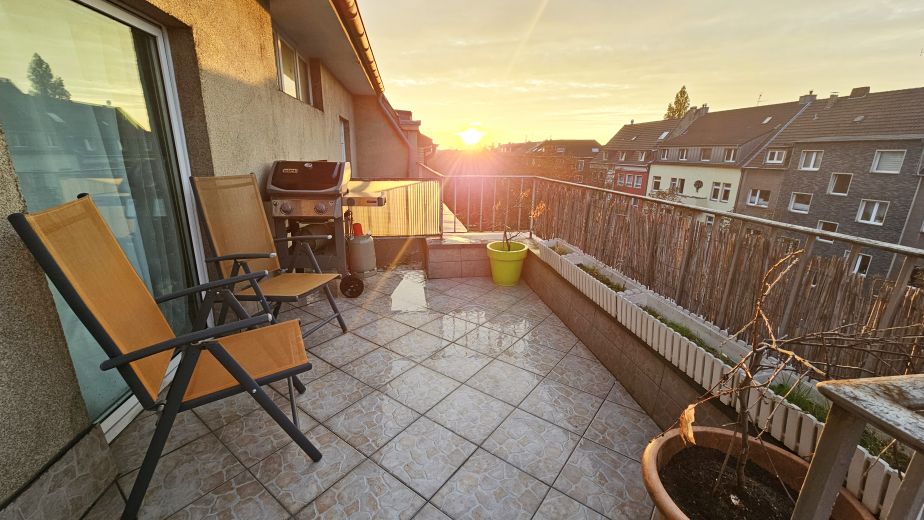 Möbliert & umfangreich ausgestattet, 3-Zimmer, 12m² Balkon, inkl. aller Kosten, Home Gym, 75" TV