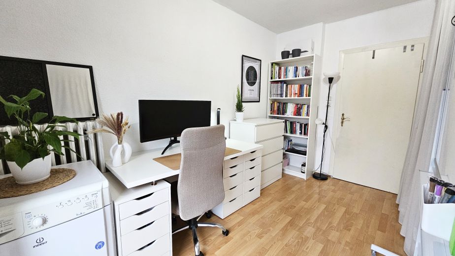 Möbliert & umfangreich ausgestattet, 3-Zimmer, 12m² Balkon, inkl. aller Kosten, Home Gym, 75" TV