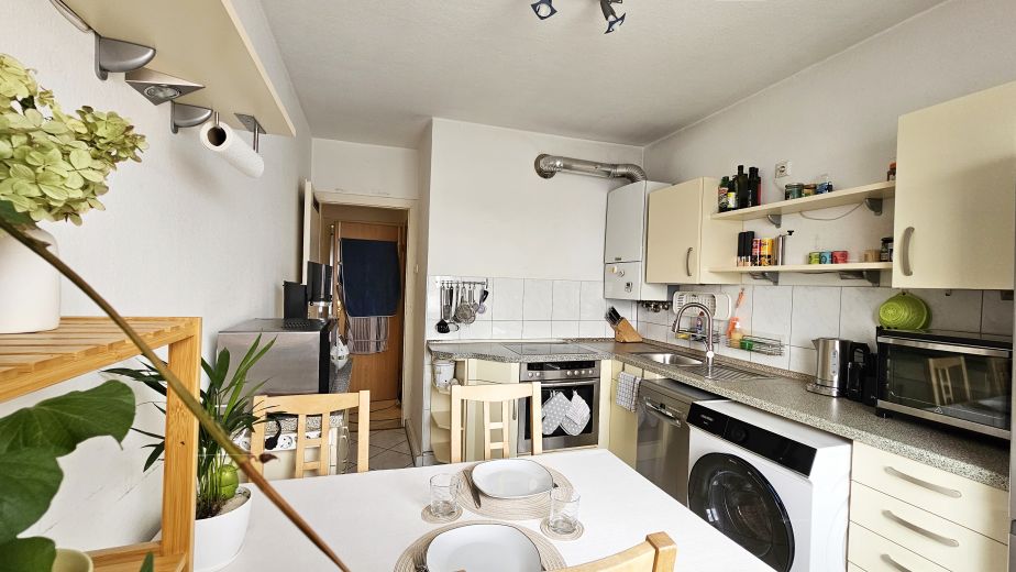 Möbliert & umfangreich ausgestattet, 3-Zimmer, 12m² Balkon, inkl. aller Kosten, Home Gym, 75" TV
