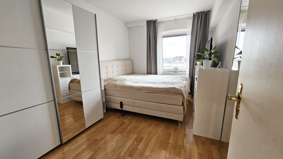 Möbliert & umfangreich ausgestattet, 3-Zimmer, 12m² Balkon, inkl. aller Kosten, Home Gym, 75" TV