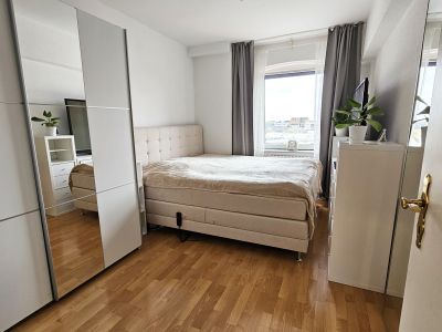 Möbliert & umfangreich ausgestattet, 3-Zimmer, 12m² Balkon, inkl. aller Kosten, Home Gym, 75" TV