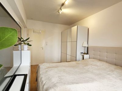 Möbliert & umfangreich ausgestattet, 3-Zimmer, 12m² Balkon, inkl. aller Kosten, Home Gym, 75" TV