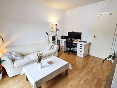 Möbliert & umfangreich ausgestattet, 3-Zimmer, 12m² Balkon, inkl. aller Kosten, Home Gym, 75" TV