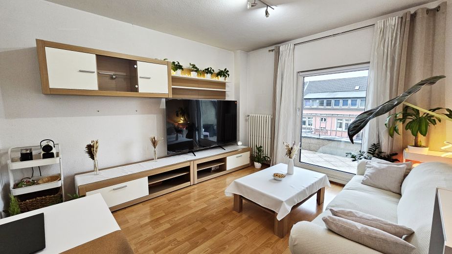 Möbliert & umfangreich ausgestattet, 3-Zimmer, 12m² Balkon, inkl. aller Kosten, Home Gym, 75" TV