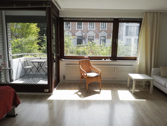 Apartment  Harvestehude. Südbalkon, grosser Pool, Sauna.