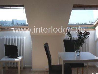 INTERLODGE Solingen: Komplett möbliertes und komplett ausgestattetes, schickes Dachgeschoß-Apartment