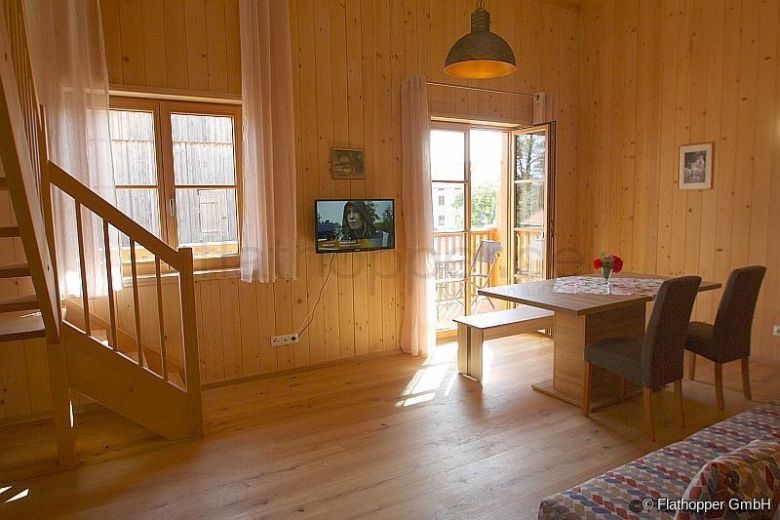 1,5 Zimmer-Galerie-Wohnung im Holzhaus mit Balkon -  bei Otterfing
