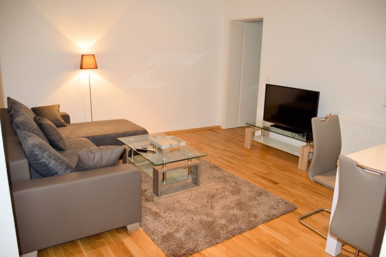 Unterbilk: moderne und helle 2-Zimmer Wohnung mit Balkon ins Grüne