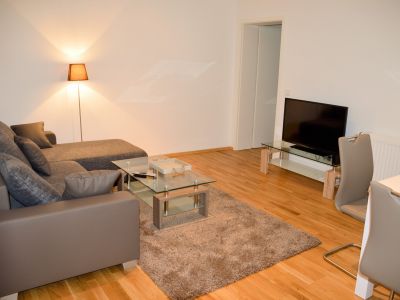 Unterbilk: moderne und helle 2-Zimmer Wohnung mit Balkon ins Grüne