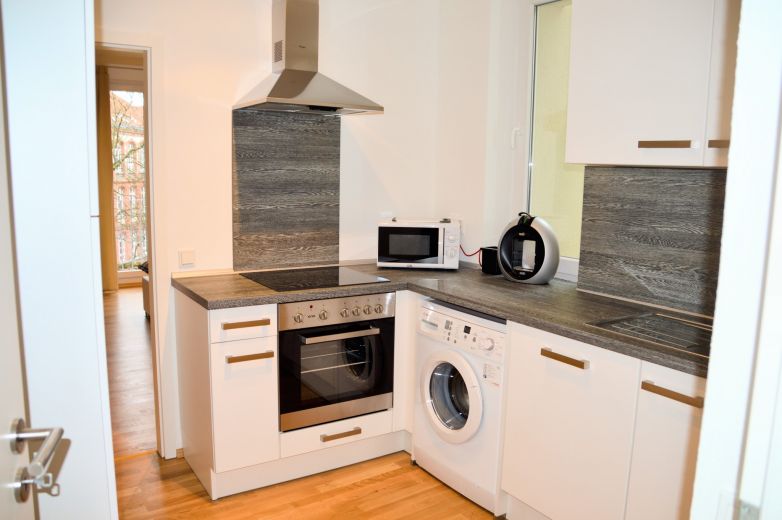 Unterbilk: moderne und helle 2-Zimmer Wohnung mit Balkon ins Grüne