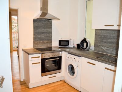 Unterbilk: moderne und helle 2-Zimmer Wohnung mit Balkon ins Grüne