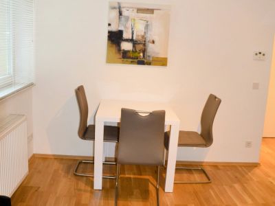 Unterbilk: moderne und helle 2-Zimmer Wohnung mit Balkon ins Grüne