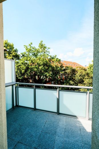 Unterbilk: moderne und helle 2-Zimmer Wohnung mit Balkon ins Grüne