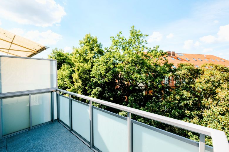 Unterbilk: moderne und helle 2-Zimmer Wohnung mit Balkon ins Grüne