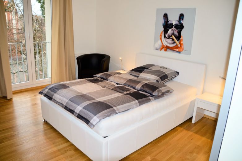 Unterbilk: moderne und helle 2-Zimmer Wohnung mit Balkon ins Grüne