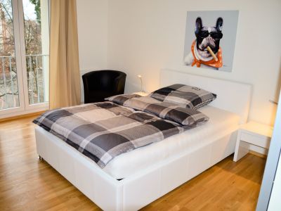 Unterbilk: moderne und helle 2-Zimmer Wohnung mit Balkon ins Grüne