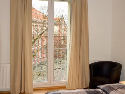 Unterbilk: moderne und helle 2-Zimmer Wohnung mit Balkon ins Grüne