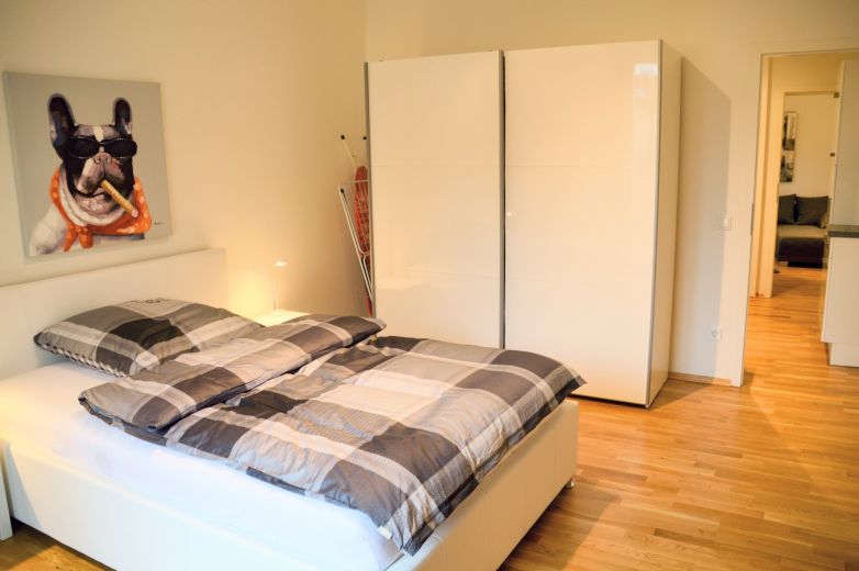 Unterbilk: moderne und helle 2-Zimmer Wohnung mit Balkon ins Grüne