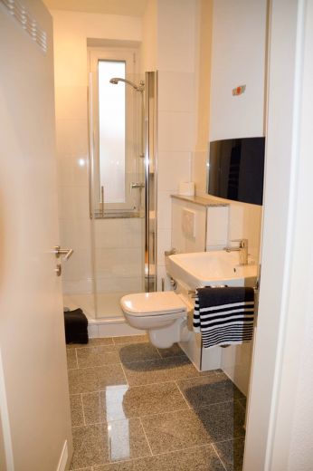 Unterbilk: moderne und helle 2-Zimmer Wohnung mit Balkon ins Grüne