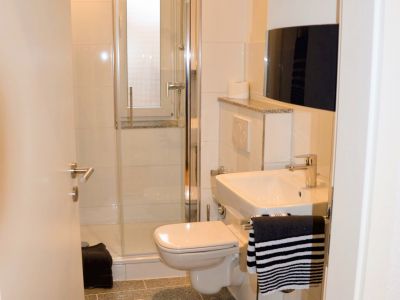 Unterbilk: moderne und helle 2-Zimmer Wohnung mit Balkon ins Grüne