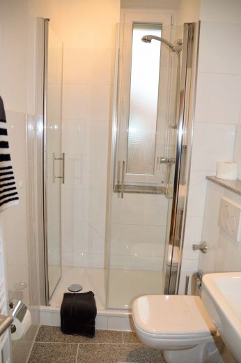 Unterbilk: moderne und helle 2-Zimmer Wohnung mit Balkon ins Grüne