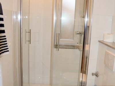 Unterbilk: moderne und helle 2-Zimmer Wohnung mit Balkon ins Grüne