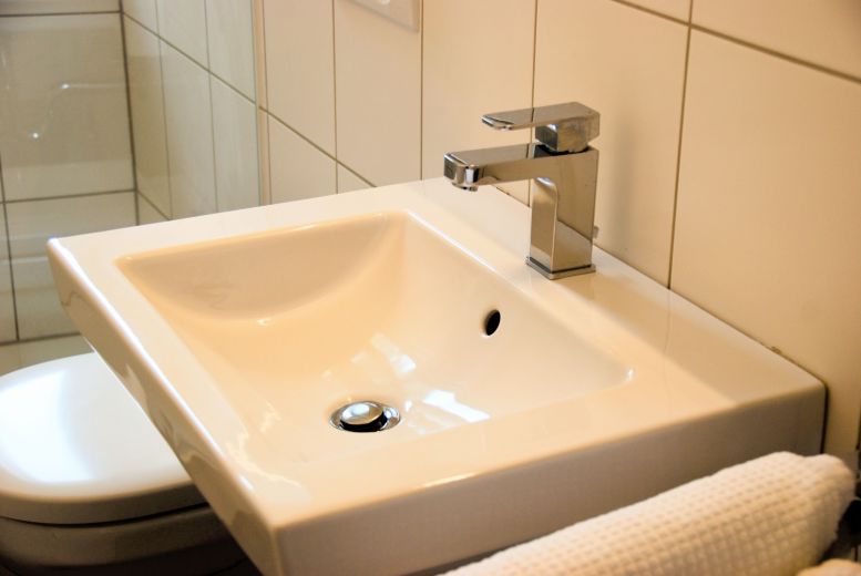 Unterbilk: moderne und helle 2-Zimmer Wohnung mit Balkon ins Grüne