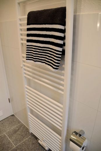 Unterbilk: moderne und helle 2-Zimmer Wohnung mit Balkon ins Grüne