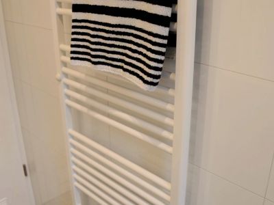 Unterbilk: moderne und helle 2-Zimmer Wohnung mit Balkon ins Grüne