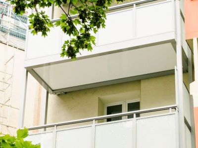 Unterbilk: moderne und helle 2-Zimmer Wohnung mit Balkon ins Grüne