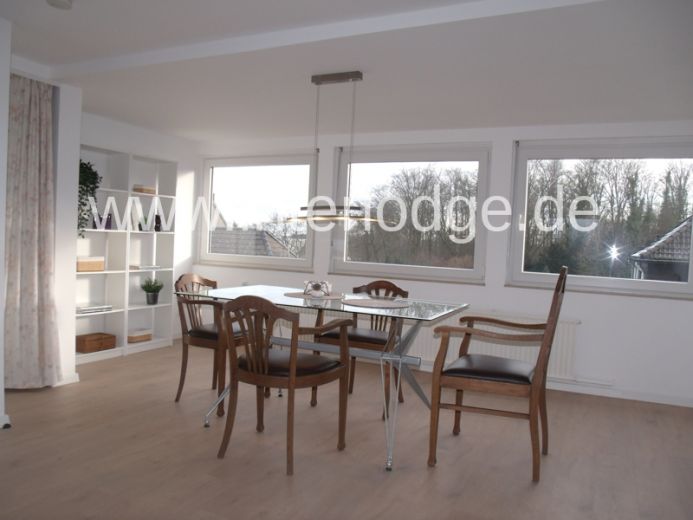 INTERLODGE ESSEN Schicke, helle mölb. Dachgeschoßwohnung im gepflegten 3-Fam-Haus. Sehr ruhige Lage