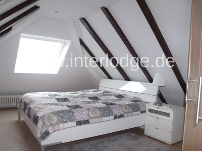 INTERLODGE ESSEN Schicke, helle mölb. Dachgeschoßwohnung im gepflegten 3-Fam-Haus. Sehr ruhige Lage