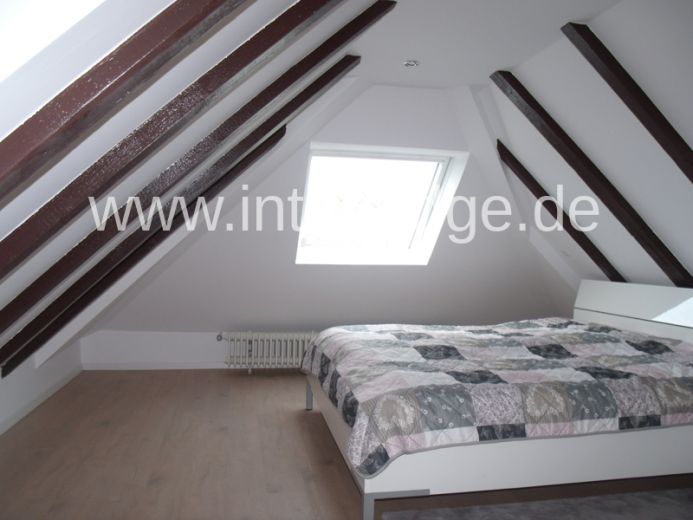 INTERLODGE ESSEN Schicke, helle mölb. Dachgeschoßwohnung im gepflegten 3-Fam-Haus. Sehr ruhige Lage
