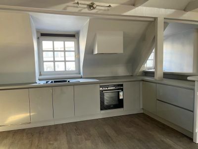 Carlstadt: Loft-Wohnung in begehrter Lage mit Einbauküche