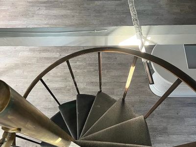 Carlstadt: Loft-Wohnung in begehrter Lage mit Einbauküche