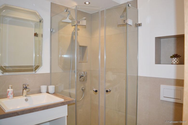 M&ouml;blierte 2,5 Zimmer-Wohnung mit Terrasse in Prien am Chiemsee