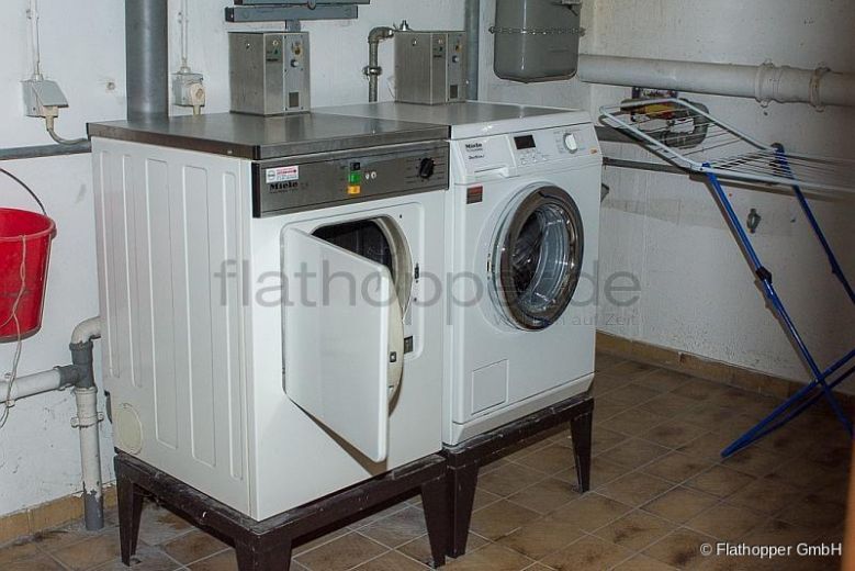 Charmante 2-Zimmer Wohnung mit Balkon und Stellplatz in M&uuml;nchen - Bogenhausen