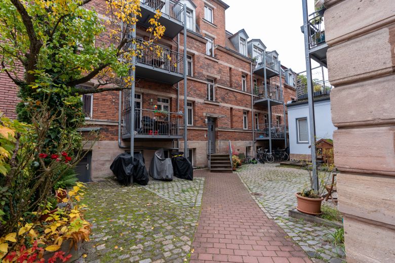 Teilmöblierter 3,5 Zimmer Maisonettetraum mit Balkon