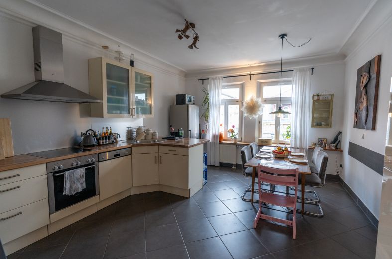 Teilmöblierter 3,5 Zimmer Maisonettetraum mit Balkon