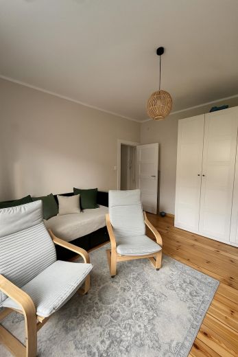 Miete inkl. Strom und Internet 800,- Euro, Besichtigung am 23.11.2025