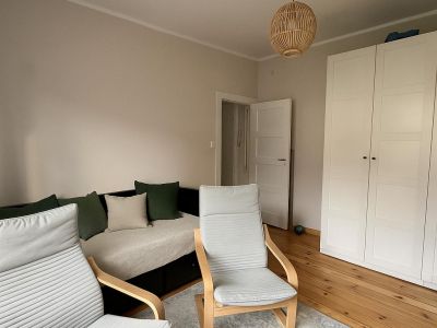 Miete inkl. Strom und Internet 800,- Euro, Besichtigung am 23.11.2025