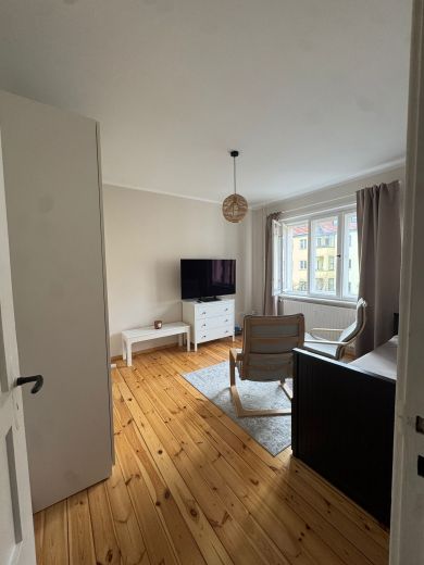 Miete inkl. Strom und Internet 800,- Euro, Besichtigung am 23.11.2025