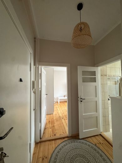 Miete inkl. Strom und Internet 800,- Euro, Besichtigung am 23.11.2025