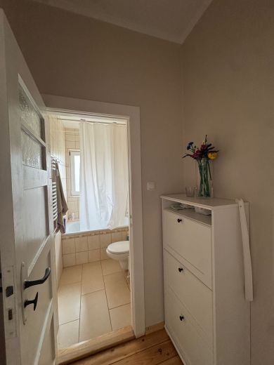 Miete inkl. Strom und Internet 800,- Euro, Besichtigung am 23.11.2025