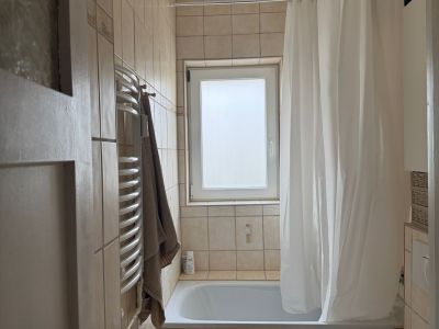 Miete inkl. Strom und Internet 800,- Euro, Besichtigung am 23.11.2025